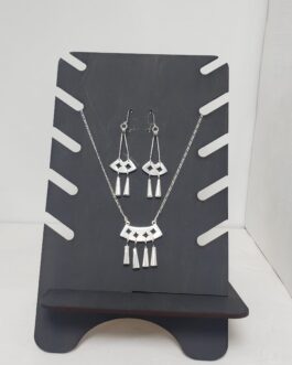 Conjunto grca calada con pinpines de campana