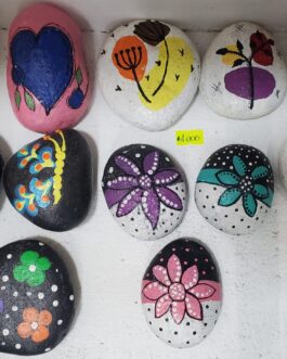 Piedras pintadas distintos diseños