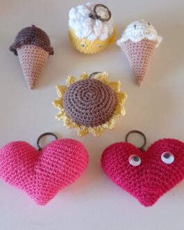 Llaveros tejidos diferentes formas