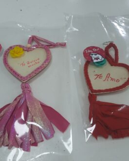 colgante corazón pompom